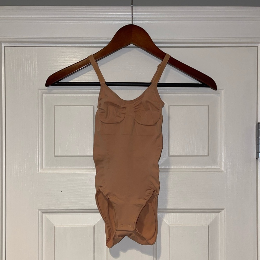 SKIMS SCULPTING BODYSUIT WITH SNAPS in Ochre S/M
